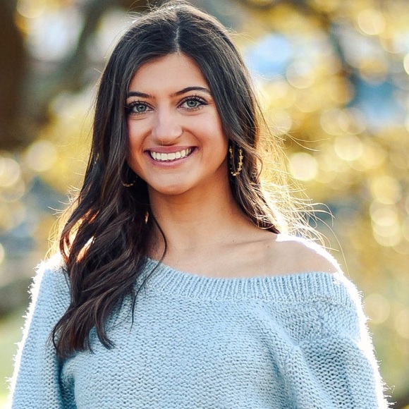 Meet your Posher, Marcella - Picture 1 of 1